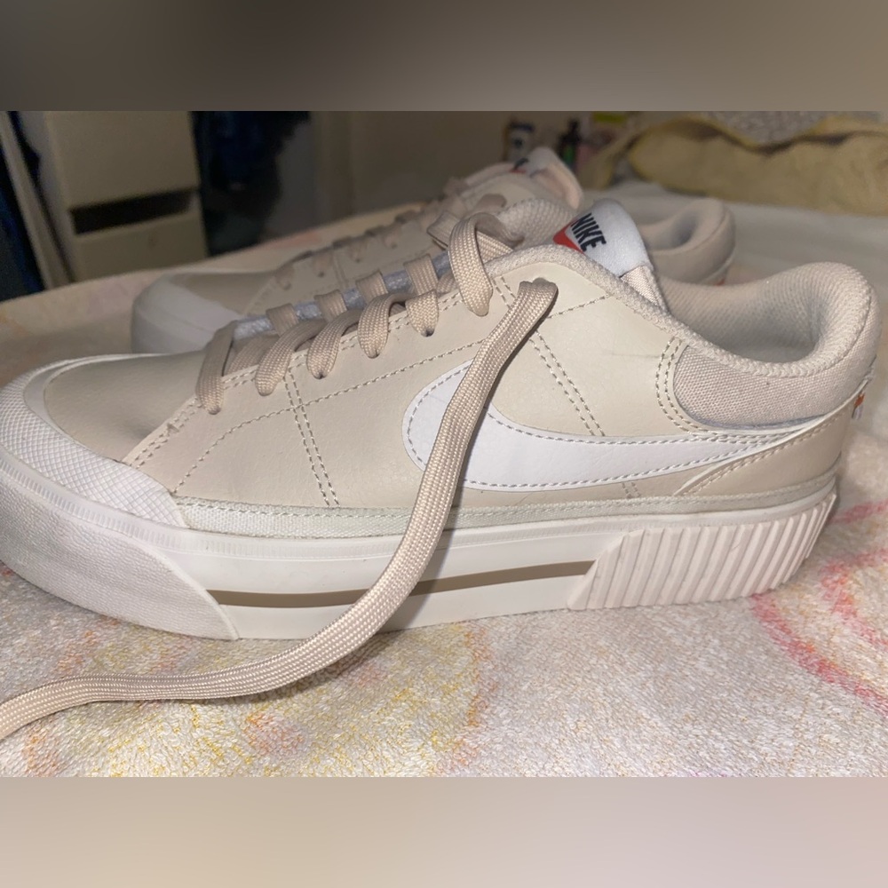 Women’s Size 7.5 platform Nike sneakers